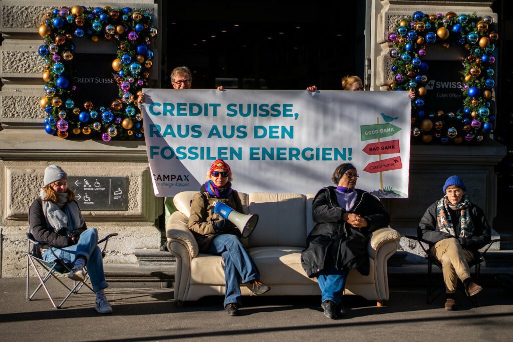 Credit Suisse - Raus aus den fossilen Energien - Aktion am Paradeplatz 25.11.2022
