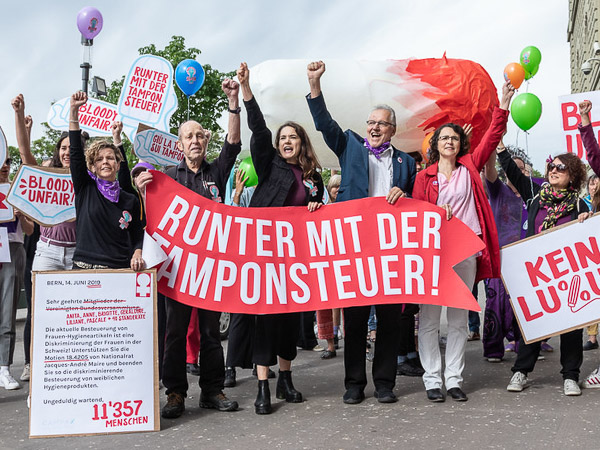 Kundgebung «Runter mit der Tamponsteuer» in Bern