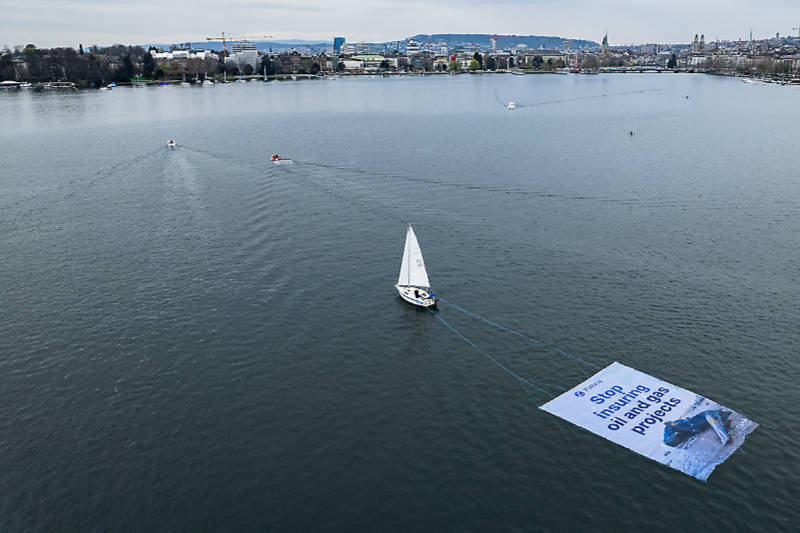 Banner-Aktion mit Segelschiff auf Zürichsee mit Adresse an @Zurich