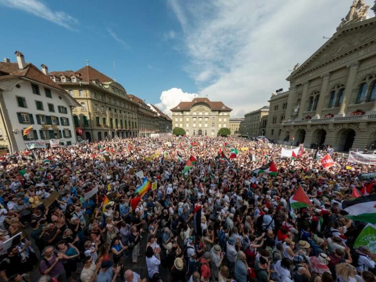 Riesige und friedliche Demo für Gaza: Blick hinter die Kulissen
