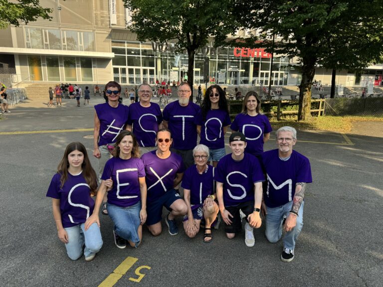 Ein Gruppenfoto mit Beteiligten und Mitarbeitern von Campax