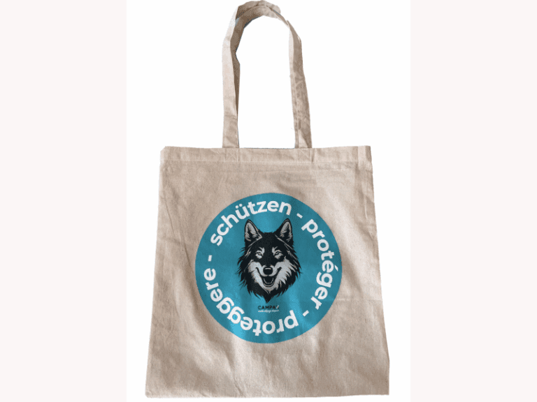 Eine Tasche mit der Aufschrift schützen in drei Sprachen 8DE, FR, IT) und im Zentrum ein Wolf